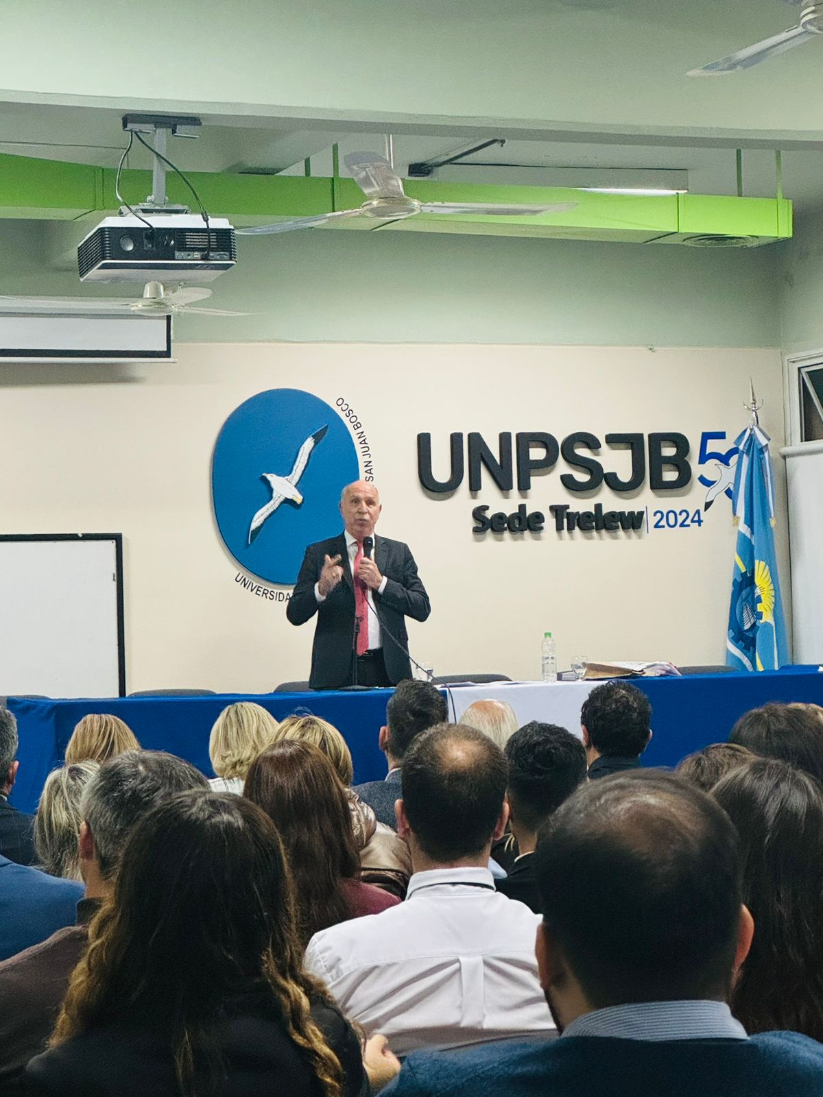 CONFERENCIA MAGISTRAL DEL DR. RICARDO LUIS LORENZETTI EN EL MARCO DE LOS 30 AÑOS DE LA CARRERA DE ABOGACÍA.